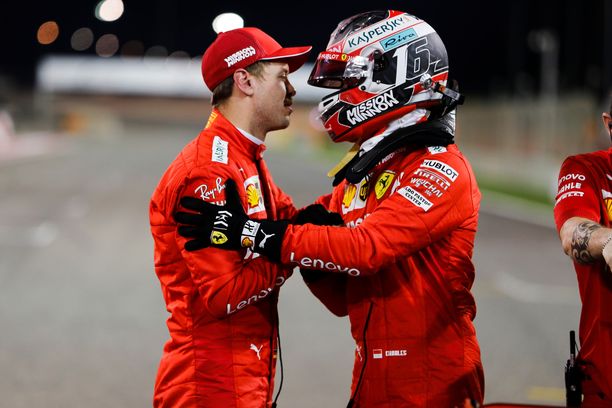 Charles Leclerc oli tallikaveriaan Sebastian Vetteliä nopeampi lauantaina.