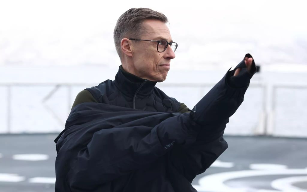 Politiikan puskaradio: Suomen Nato-joukot esittelivät Lapissa kalsareitaan, ylipäällikkö paleli laivan kannella pelkässä liivissä