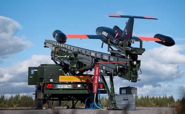 Puolustusvoimien viimeisimmissä testeissä oli käytössä Airbusin suihkumoottorilla varustettu järeä lennokki. Näiden laitteiden toiminta-alue on yleensä jo vähintään sata kilometriä.