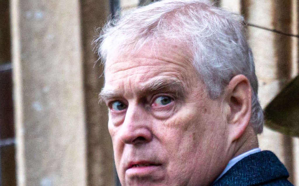 Tämä mies jahtasi ja uhkaili Andrew’ta – Saapui oikeuden eteen käsi kantositeessä