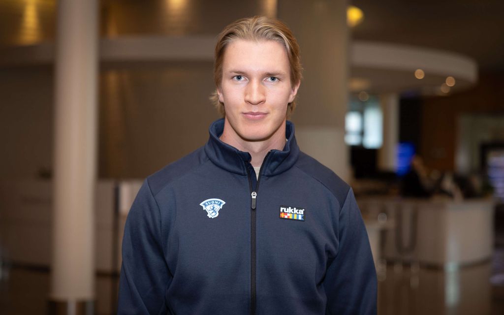 Päävalmentaja ei pitänyt Anton Lundellin pohdinnasta   – Kun he istuivat alas, tuulitakki suhisi