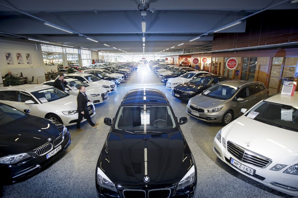 Koronan yllätysvaikutus Suomen autokaupassa: käytettyjen autojen hinnat nousivat rajusti 