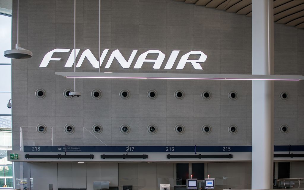Finnair karsii lento­tarjoiluja: Samppanja muuttuu kuohuviiniksi, tyynyjä ei enää saa