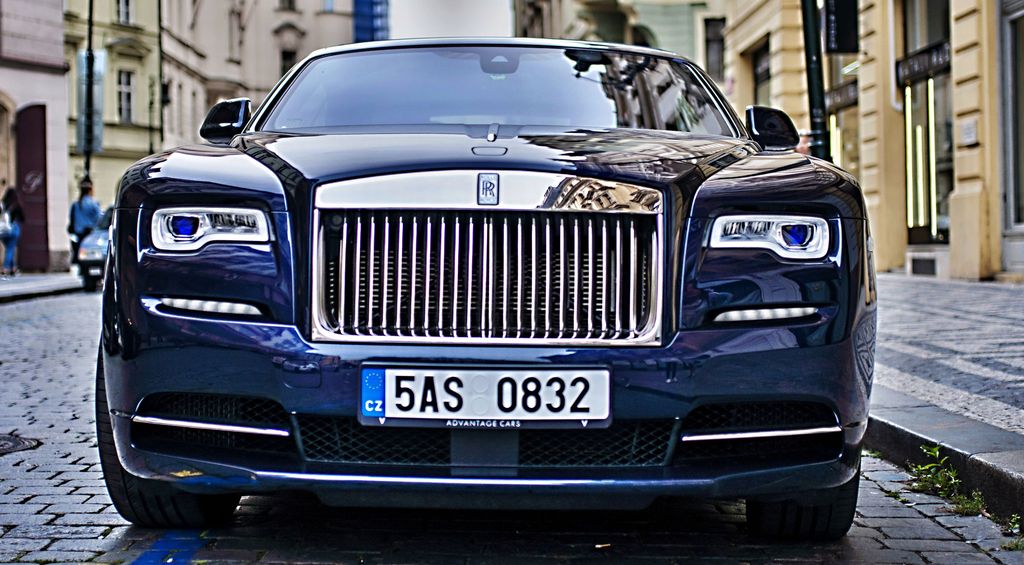 Rolls-Royce, Bentley ja Lamborghini rikkoivat kaikkien aikojen myynti­ennätyksensä koronavuonna 2021 
