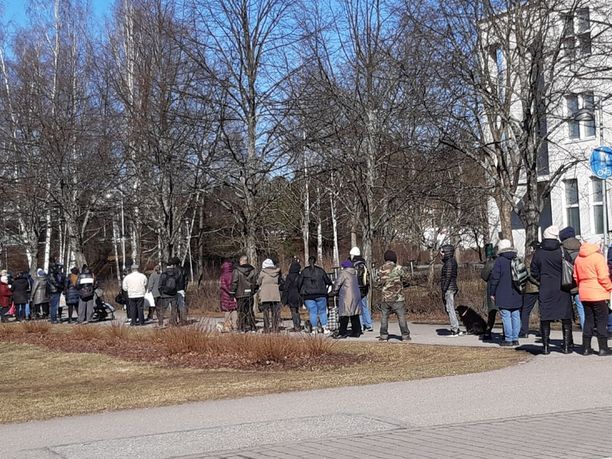 Helsingin seurakunnat: Älkää hamstratko ruokajonoissa