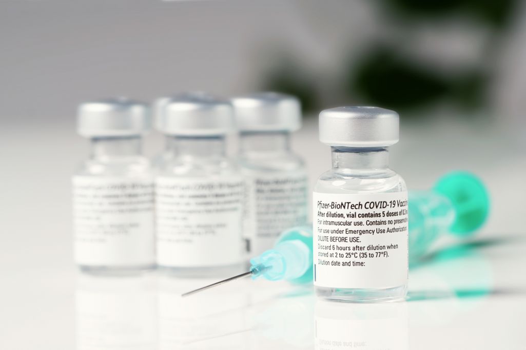 EMA hyväksyy Pfizerin kolmannen rokoteannoksen yli 18-vuotiaille