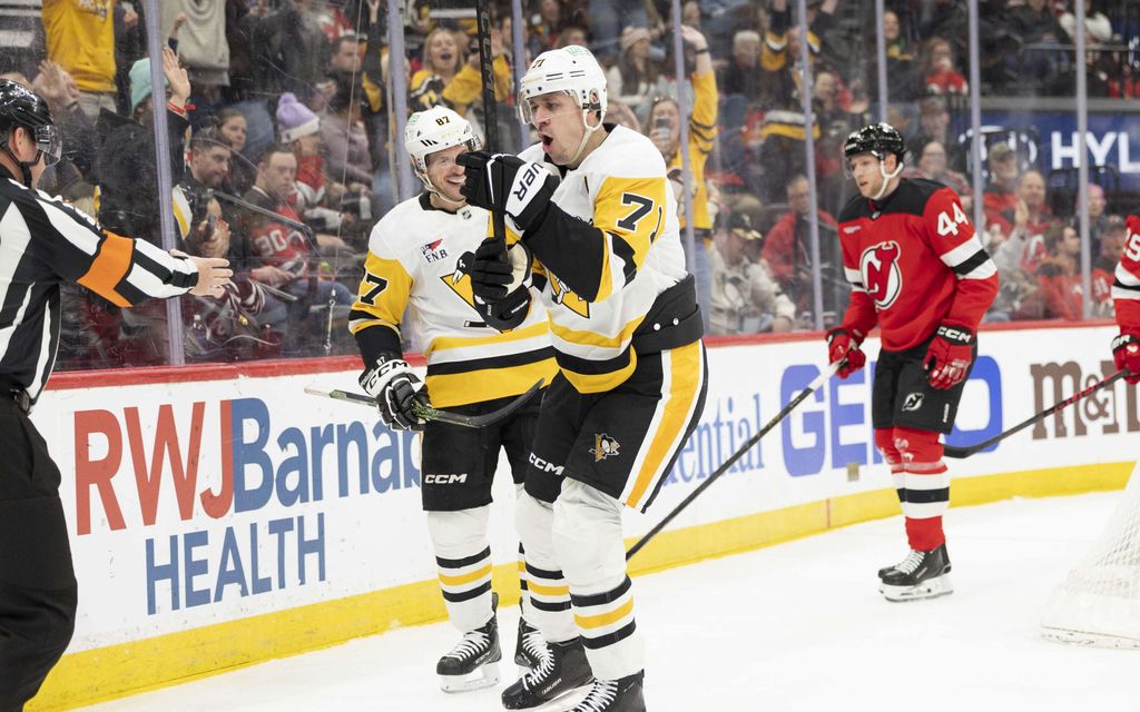 Sidney Crosbyn odotus päättyi – Pittsburgh murskavoiton turvin playoffeihin