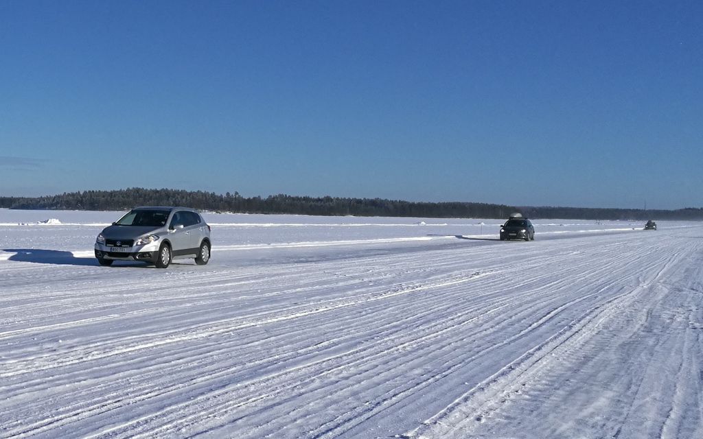 Laki sallii: Jäällä saa ajaa autoa ilman ajokorttia