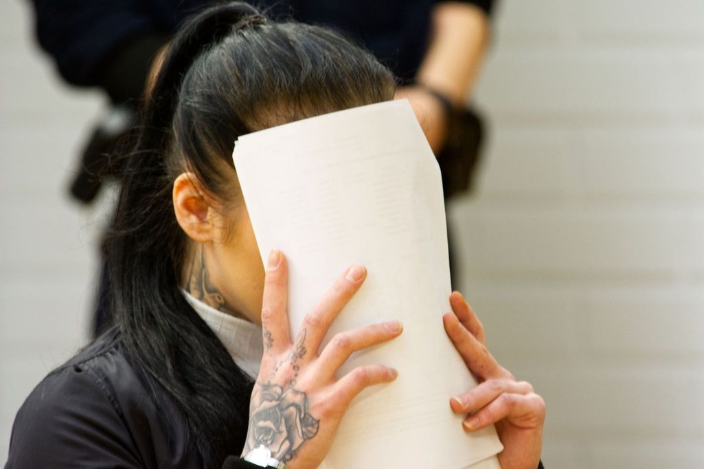 Pettämisepäily johti henkirikokseen: Nuorelle naiselle tuomio ”salarakkaan” taposta