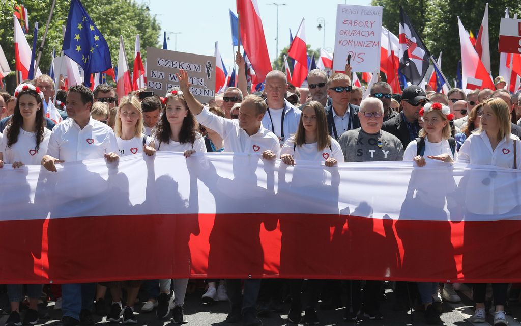 Puoli miljoonaa puolalaista marssi Varsovassa hallitusta vastaan