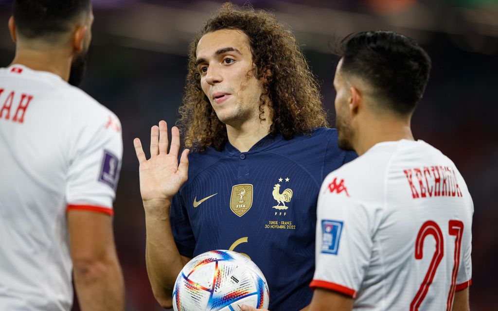 Ranskan pelaajaa ei nähty joukkuekuvassa muiden kanssa – tässäkö syy? 