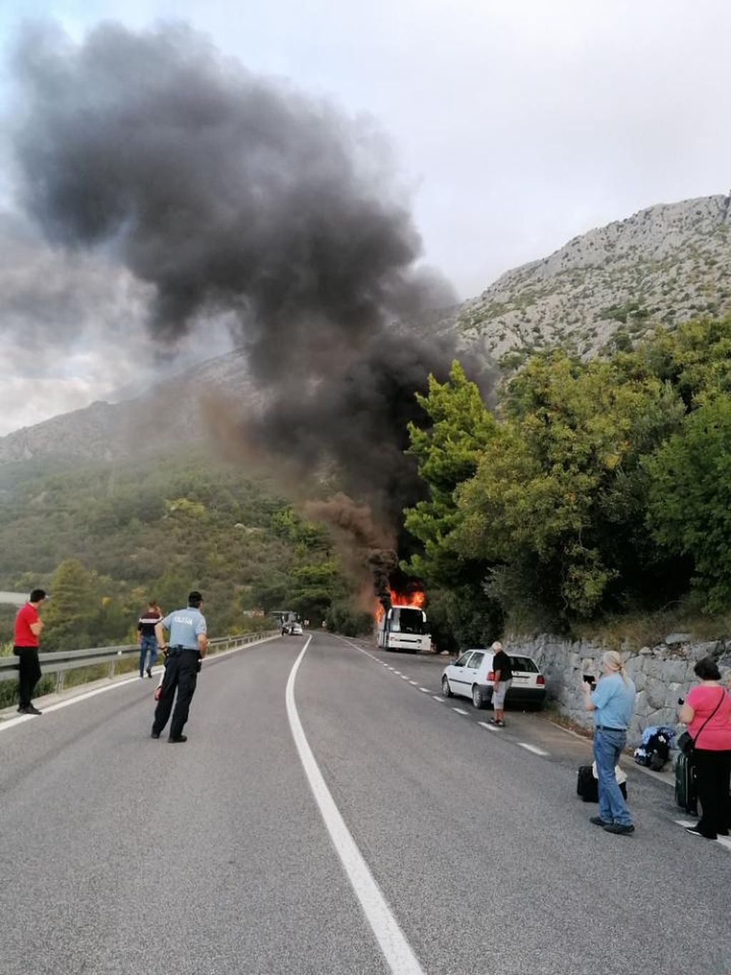 Suomalaisturisteja kuljettanut bussi syttyi tuleen Kroatiassa – ”Ikkunat räjähtivät”