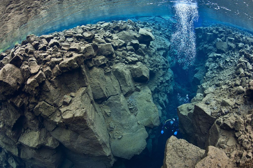 Uskomattoman upea sukelluskohde! Vedenalaisessa luolassa voi koskettaa kahta mannerta yhtä aikaa