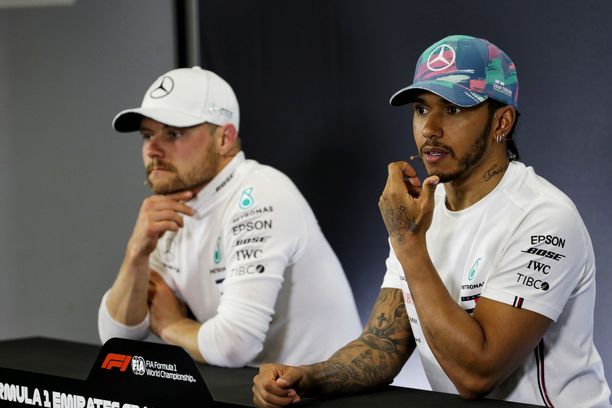 Tallikaverukset Valtteri Bottas ja Lewis Hamilton taistelevat maailmanmestaruudesta. Se ei voi olla vaikuttamatta Mersu-kuskien väliseen suhteeseen.