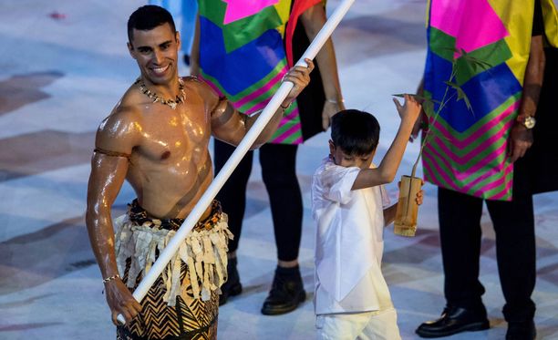 Öljytyllä vartalolla Riossa kohauttanut lipunkantaja vaihtoi hiihtoon -  yrittää olympialaisiin!