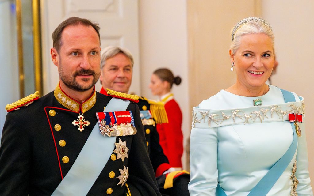 Norjan Haakon ja Mette-Marit paljastavat suhteensa alun karun totuuden: ”Voin pahoin”