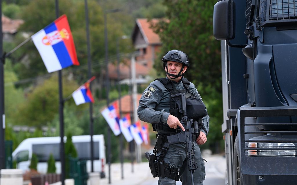 Valkoinen talo: Serbialaisia joukkoja keskitetty Kosovon rajalle – Nato lähettää lisäjoukkoja