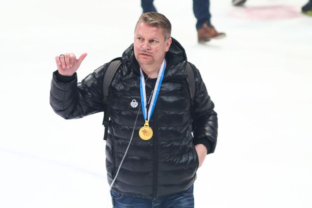 Pekka Virta otti kultamitalin vastaan tyynesti, vaikka tarina sen takana on pysäyttävä. 