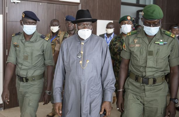 Nigerian entinen presidentti Goodluck Jonathan saapui Bamakoon lauantaina. 
