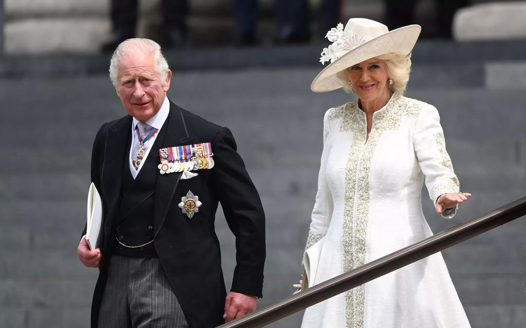 Tällainen on Charlesin kruunajaisten vieraslista – Mukana Elisabetin juhlissa mukeltanut prinssi