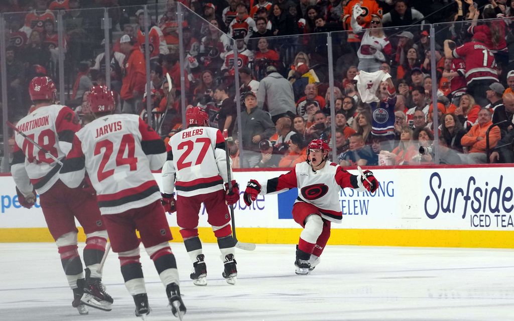 Tylyä jälkeä! Carolina Hurricanes eteni murskaavasti jatkoon