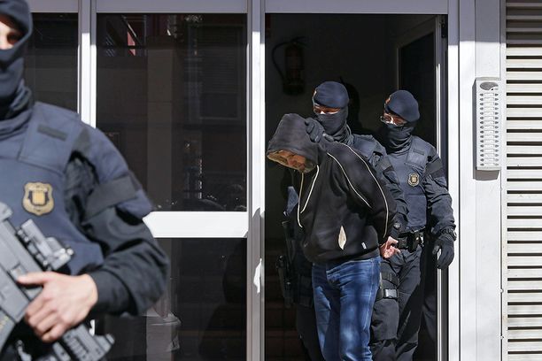 Espanjan poliisi nappasi terrorisolun 10 jäsentä kiinni huhtikuussa 2015. 