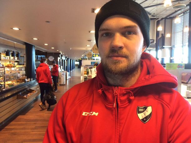 Jarkko Malinen palasi eilen muun HIFK:n mukana lentoteitse Oulusta Helsinkiin.
