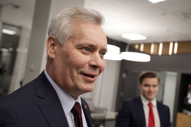 SDP:n puheenjohtaja Antti Rinne johtaa hallitusneuvotteluja. 