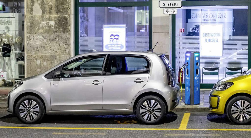 Volkswagenilta sähköautojen uutispommi: VW e-Up myyntiin 17 550 eurolla ja e-Golf 29 100 eurolla