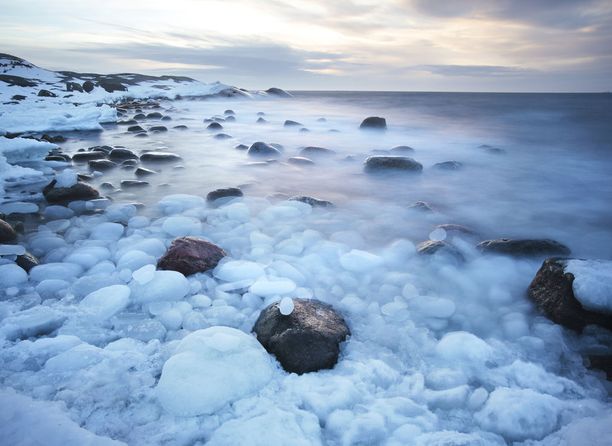 Jäätä Utön rannassa Saaristomeren kansallispuistossa.