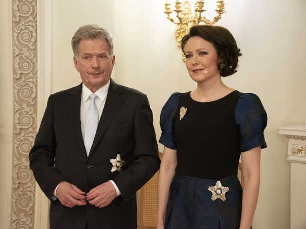 Tasavallan presidentti Sauli Niinistö ja puoliso Jenni Haukio kuvattuna poikkeuksellisissa Linnan juhlissa tänä vuonna.