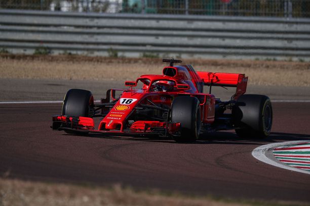 Charles Leclerc lämmitteli tammikuussa Fioranon radalla vuoden 2018 Ferrarilla.