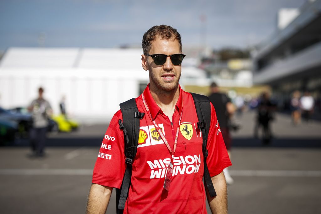 Sebastian Vettel nöyrtyi lopulta: myöntää nyt tyrineensä Ferrarin kohutun tallimääräyksen kanssa – talli käski saksalaista kolmesti