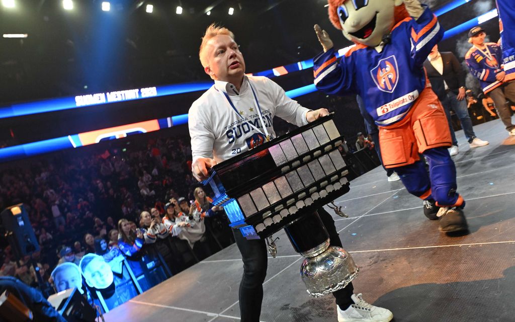 Tappara juhli Tampereella – Vauhdikas tapahtuma huipentui klassikko­biisin uusiin Ilves-sanoihin