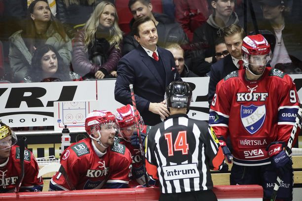 HIFK:n päävalmentajalla Ville Peltosella ei ollut aihetta hymyyn.
