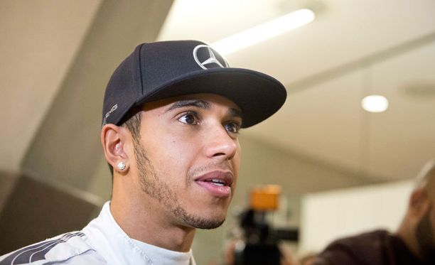 Maailmanmestari Lewis Hamilton saa myös ensi kaudeksi kovalaatuisen tykin alleen.