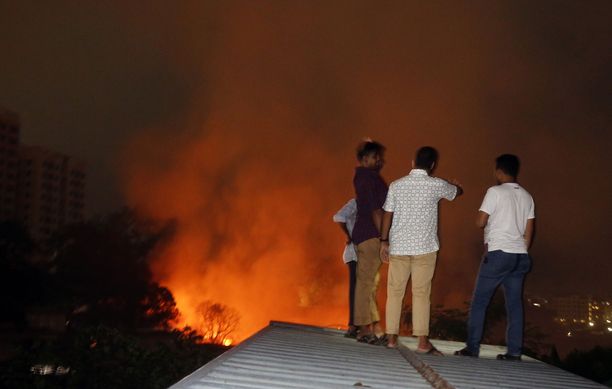 Chalantika-slummi Dhakassa joutui tulen armoille.