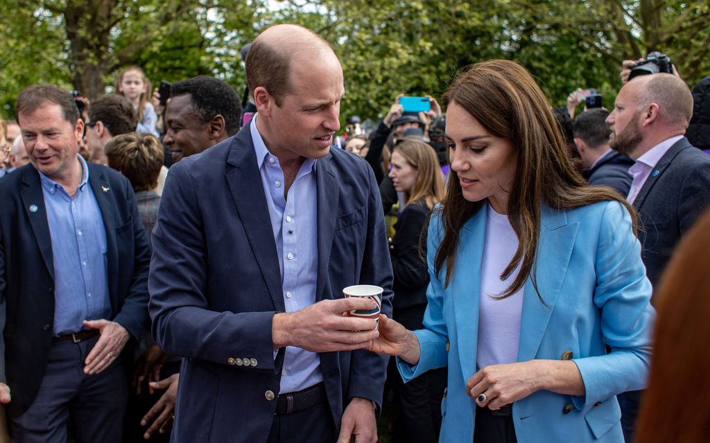 Prinssi William ja prinsessa Catherine yllättivät piknik-kansan: Liittyivät seuraan maistelemaan giniä ja ottamaan yhteiskuvia