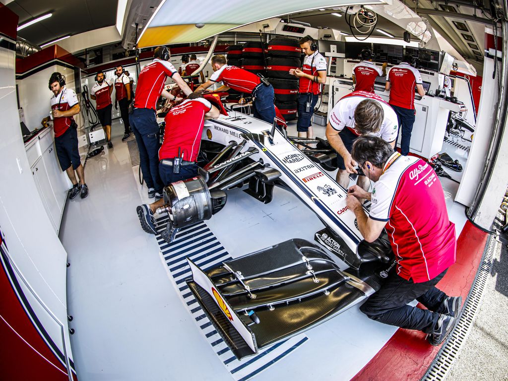 Sisäpiiriläinen vahvisti F1-piireissä pyörineen huhun: Kimi Räikkönen ja Alfa Romeo kokevat kovan luokan takaiskun