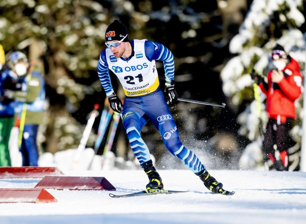 Pohti Ski Teamin Joni Mäki taipui parisprintin finaalissa.