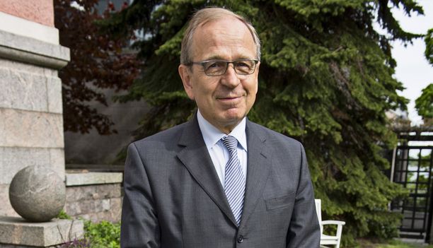Suomen pankin entinen pääjohtaja Erkki Liikanen on ainoa suomalainen, joka on kutsuttu mukaan Bilderberg-kokoukseen. Suomen pankista viime vuonna eläkkeelle jäänyttä Liikasta on pidetty vahvana ehdokkaana Euroopan keskuspankin johtoon.