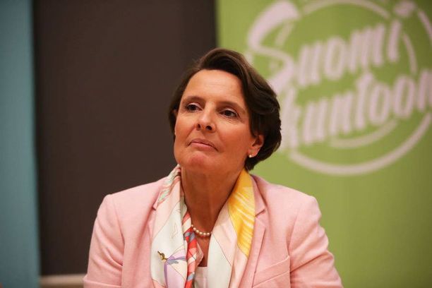 Liikenne- ja viestintäministeri Anne Berner (kok).