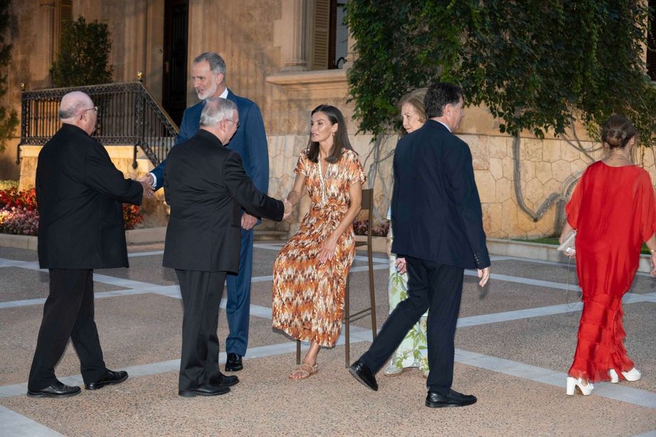 Queen Letizia of Spain is increasingly represented sitting down – This is what it’s all about
 – 2024-08-07 09:22:46