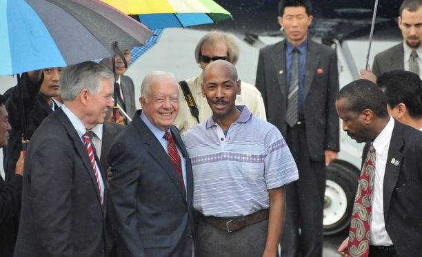 Yhdysvaltain ex-presidentti oli mukana neuvotteluissa, jotka johtivat Aijalon Mahli Gomesin vapauttamiseen. Gomes kuvassa Jimmy Carterin oikealla puolella vuonna 2010.