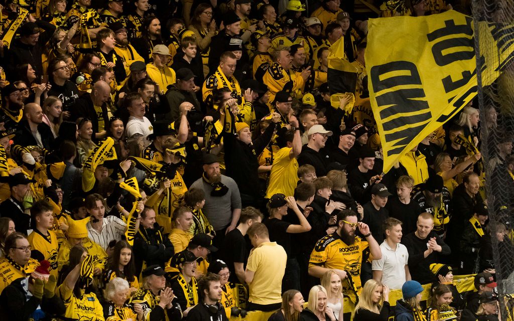 Tilipäivä! SaiPan maratonpelissä myytiin valtavasti olutta ja lihapiirakkaa