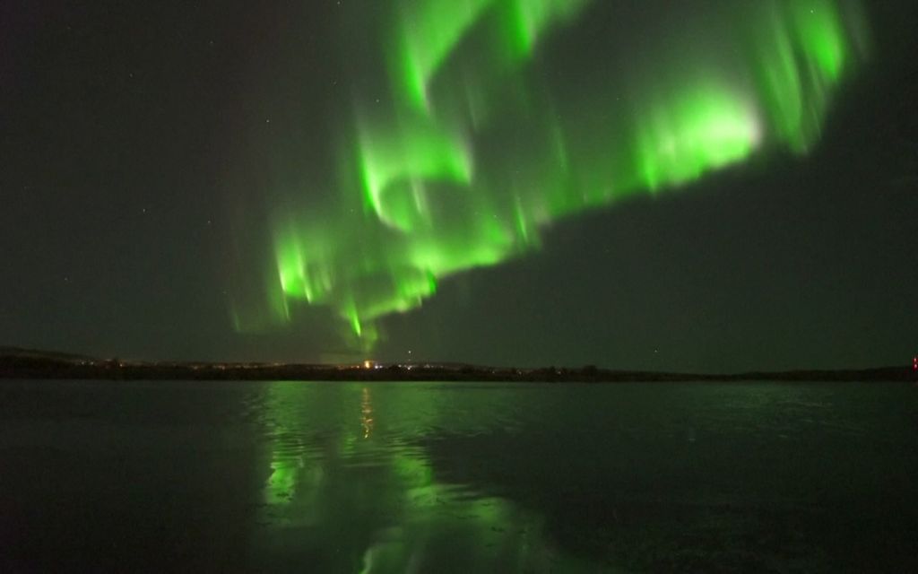 Video: Luonto järjesti häikäisevän revontulinäytöksen Lapissa