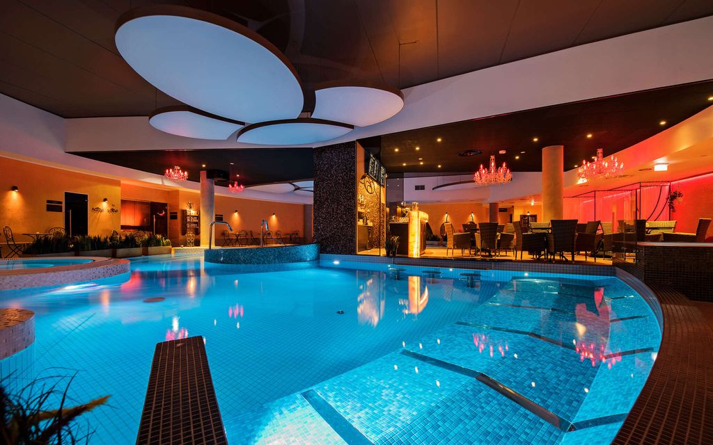 Tallinnassa on kylpylä, jonne alaikäisillä ei ole asiaa – Saunan seinää koristivat alastoman naisen pakarat