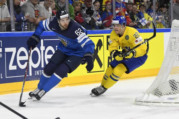 Oskar Osala edusti Suomea MM-kisoissa 2010 ja -17 sekä olympialaisissa 2018. Kuva on MM-kisojen Ruotsi-ottelusta 2017. 