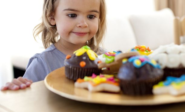 Ruotsalaisäiti kertoi BBC:lle, että ei ole kieltänyt kaikkea sokeria, mutta he eivät syö sitä joka päivä. 