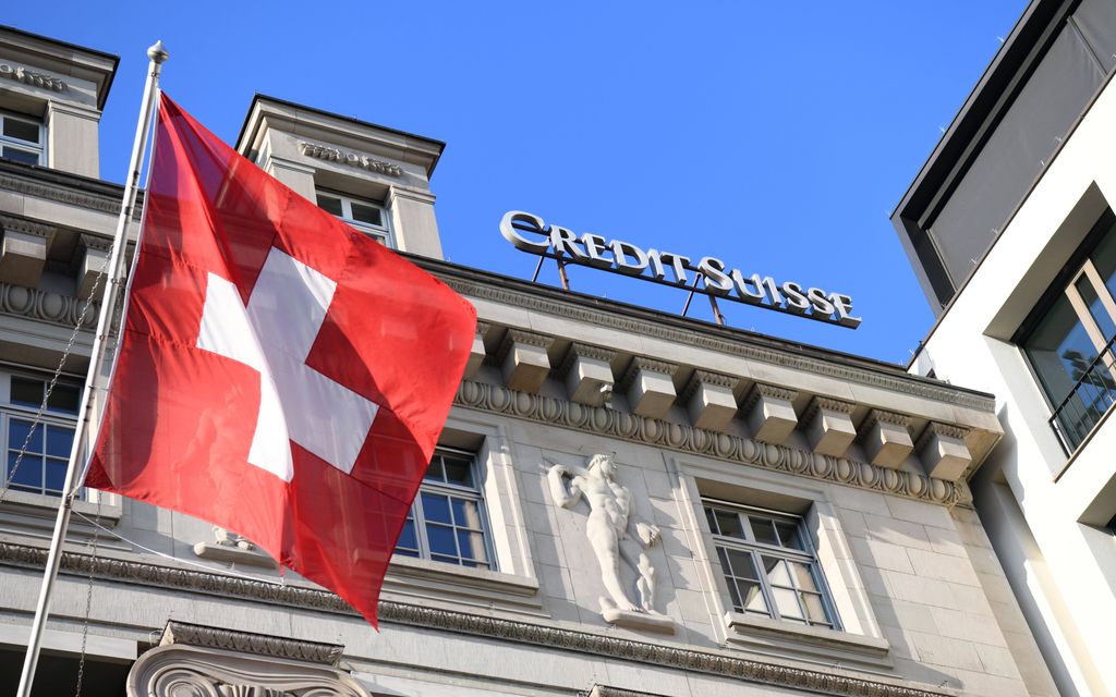 Sveitsiläis­pankki UBS ostaa vaikeuksissa kärvistelleen Credit Suissen 
